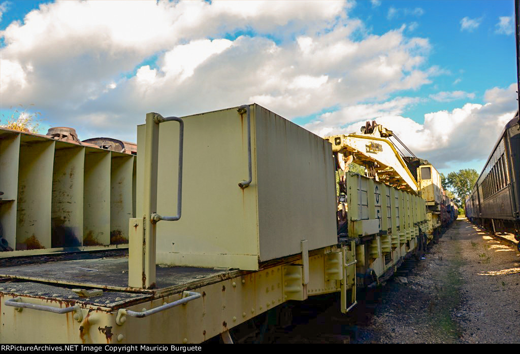 Chicago & North Western 160 Ton Crane and idler flat